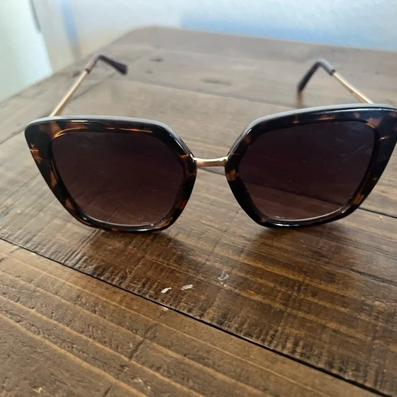 Sunglasses Bundle - Picture 4 of 8